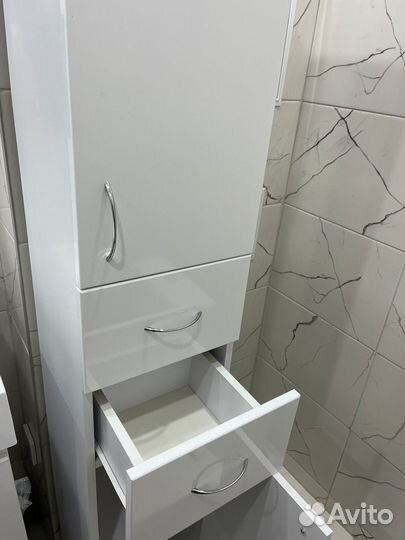 Шкаф пенал для ванной комнаты