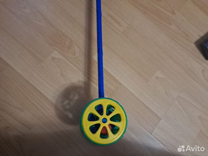 Игрушка каталка с ручкой