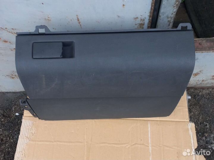 VW Touran (03-10) бардачок 1T1857097D низ торпеды