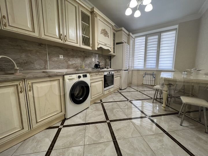 2-к. квартира, 71 м², 1/4 эт.