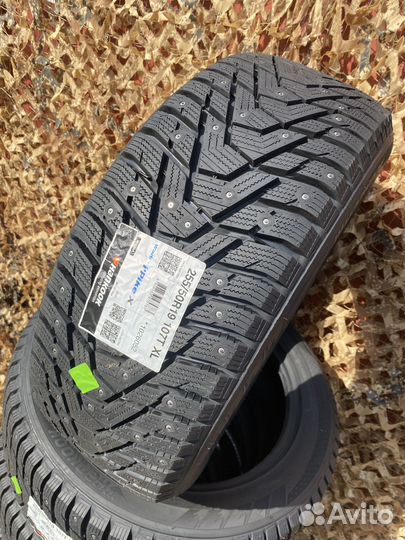 Hankook Winter i'Pike X W429A 255/50 R19 107T