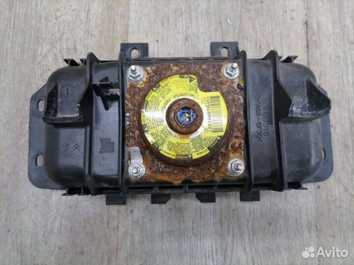 Подушка безопасности пассажира (в торпедо)