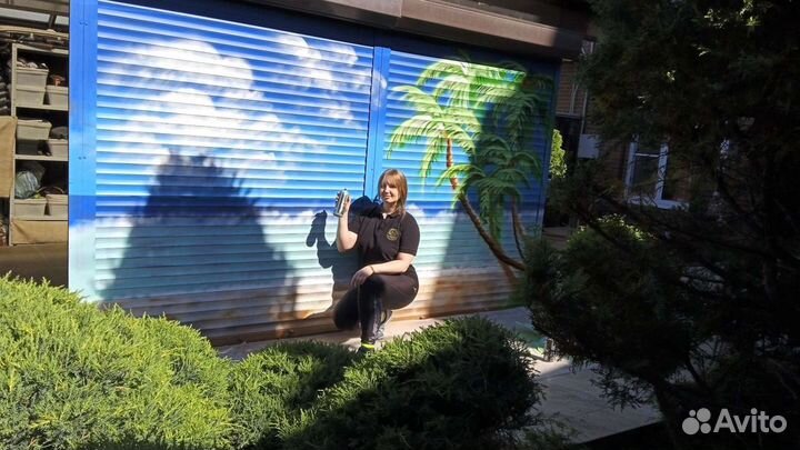 Художник : роспись на стене, бумаге и холсте