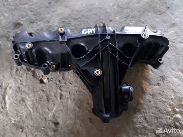 Коллектор впускной VW Passat B7 1.6 TDI