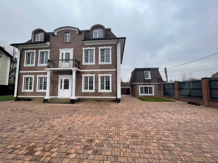 Дом 260 м² на участке 6,6 сот.