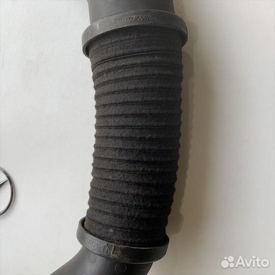 Патрубок воздушного фильтра левый Мерседес