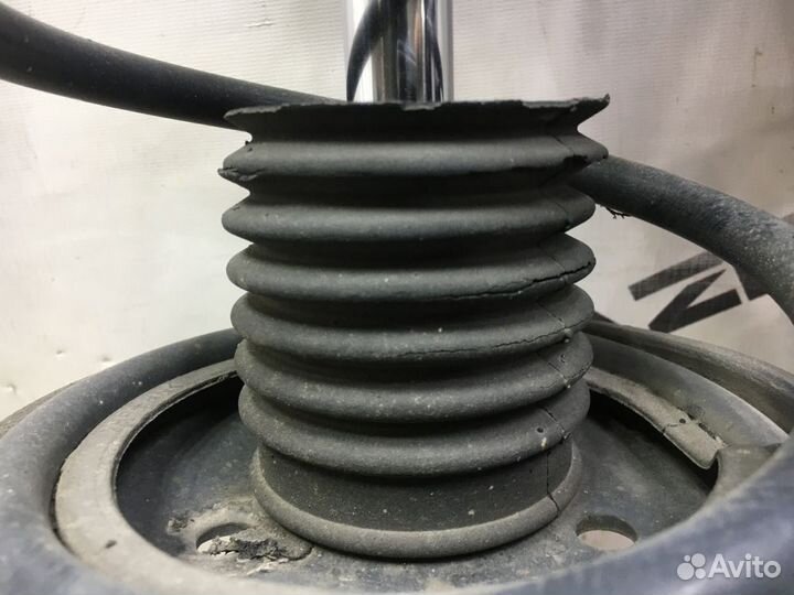 Амортизаторы Toyota Isis I рестайлинг (2009—2018)