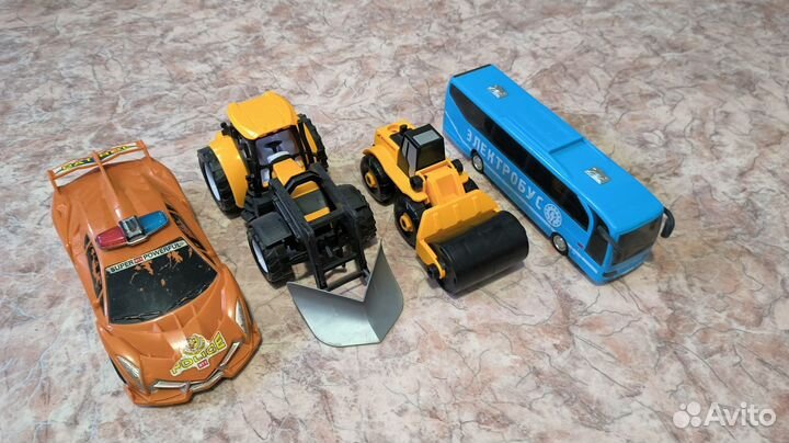 Машинки 4 шт