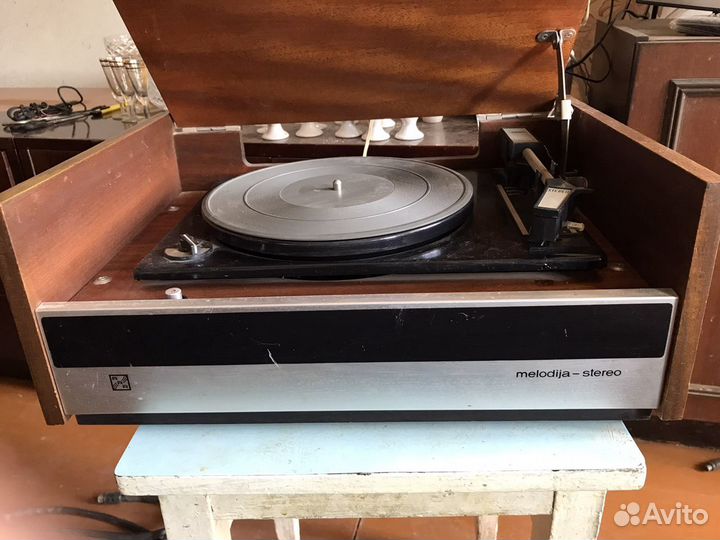 Проигрыватель винила melodija-stereo-101