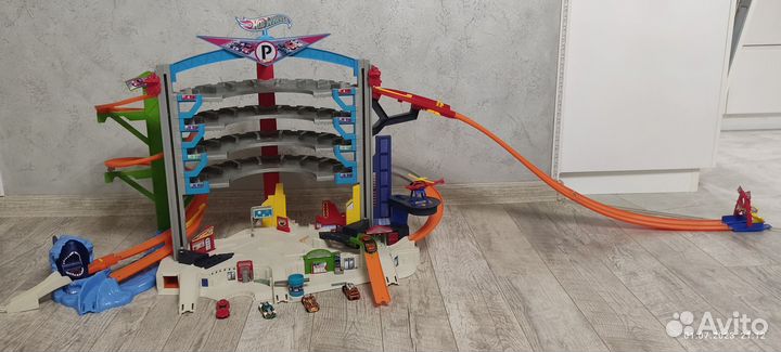 Hot wheels «Невообразимый гараж/парковка