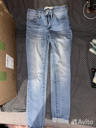 Джинсы голубые