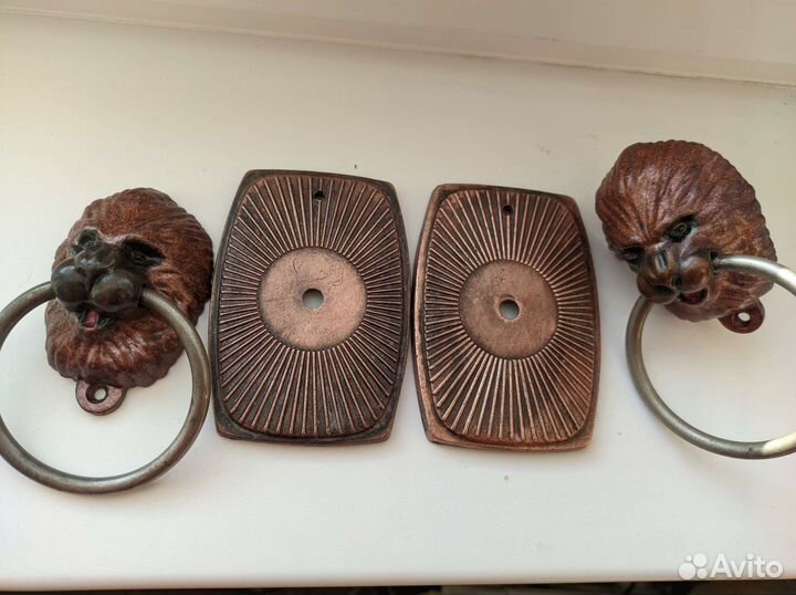 Дверная ручка лев