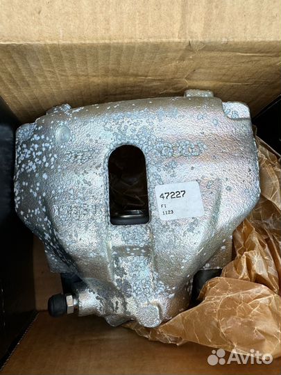 Суппорт тормозной правый и левый Ауди