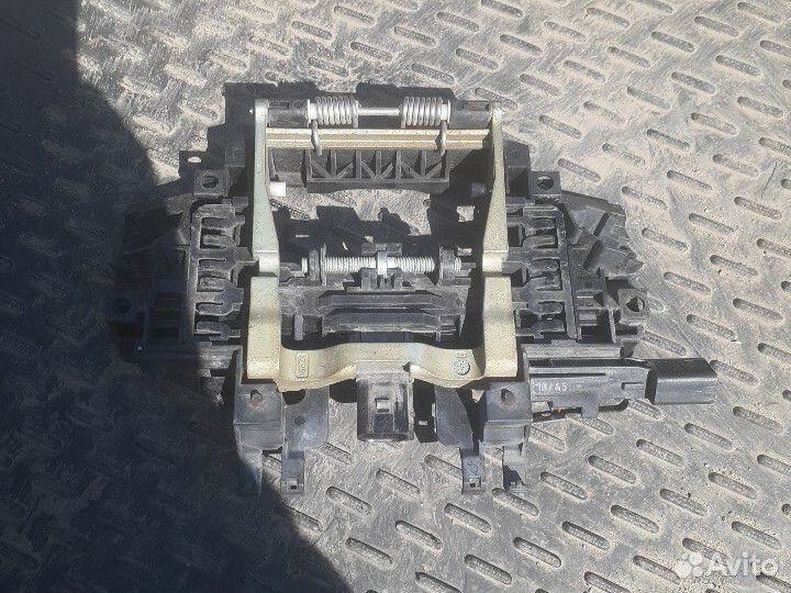 Кронштейн ручки двери Audi A8 D3