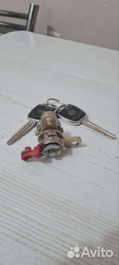 Личинка дверного замкана Nissan Almera n16