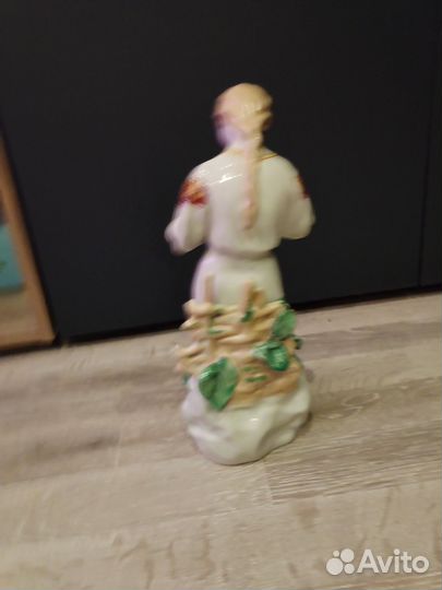 Статуэтка фарфор