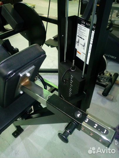 Блочный тренажер б у Cybex VR 4850 Разгибание ног