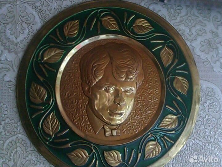 Настенная тарелка