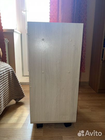 Тумба на колесиках