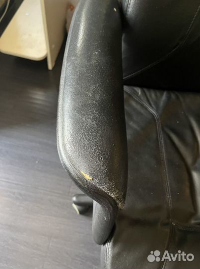 Кожанное кресло