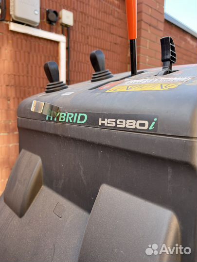 Снегоуборщик гусеничный honda hibrid HS980 I