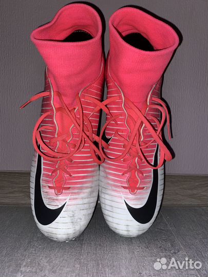 Футбольные бутсы Nike mercurial