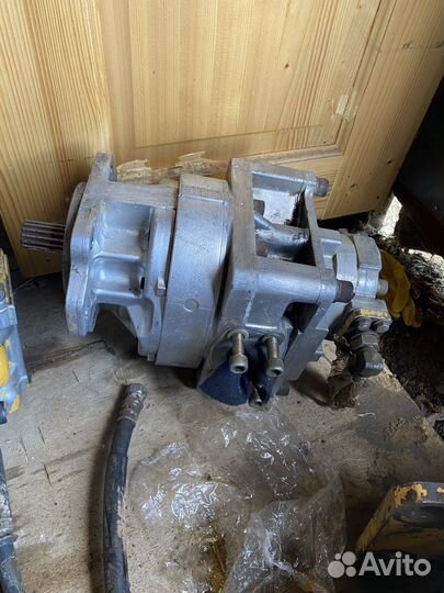 Komatsu D155A5 насосы