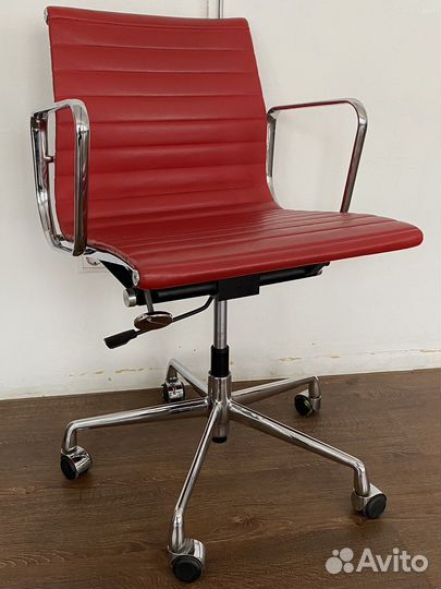 Компьютерное кресло Eames Office Chair