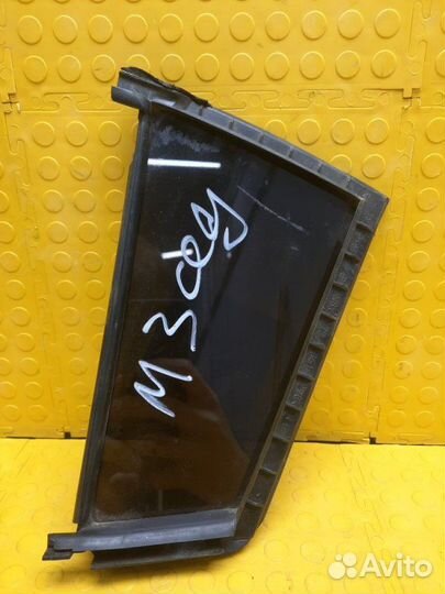 Стекло боковое заднее правое Mazda 3 BK 2003