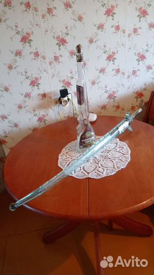 Бутылка стеклянная сувенирная в виде сабли, ружья