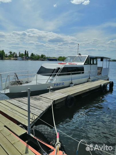 Катер прогулочный