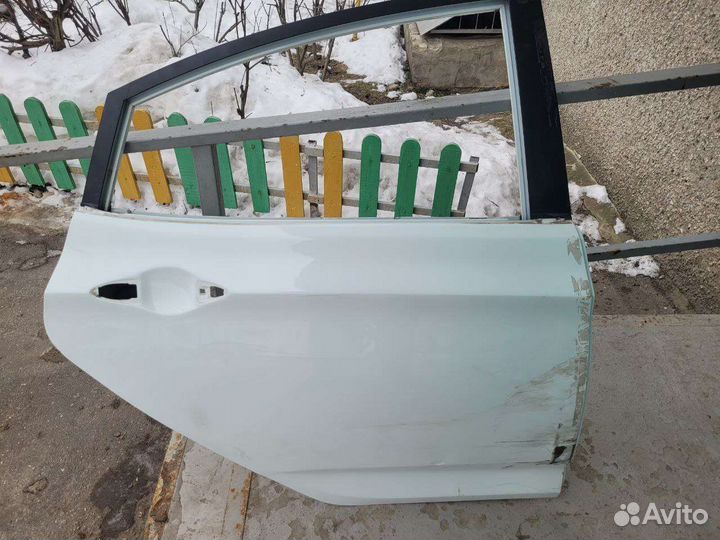 Задняя правая дверь на hyundai solaris 1