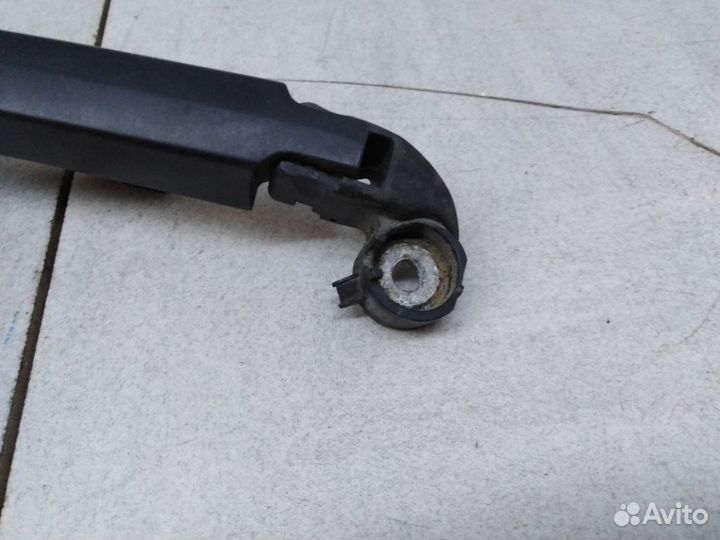 Поводок стеклоочистителя задний