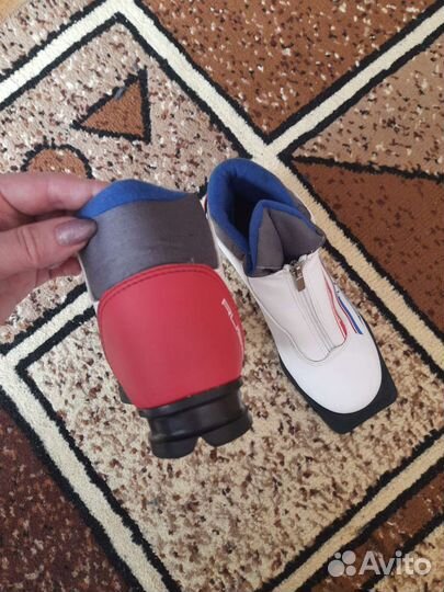 Лыжные ботинки