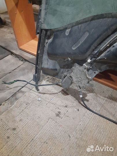 Водительское стекло на ауди 80