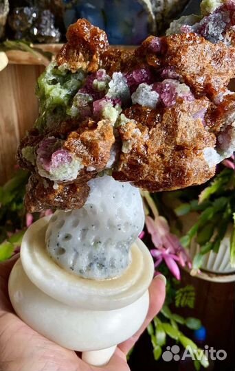 Камень Минерал Трёхцветная шпинель 1.95кг Вьетнам