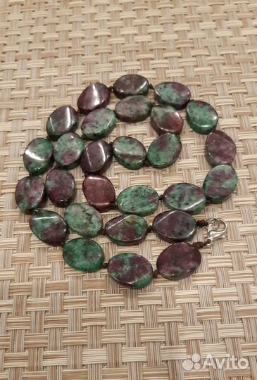 Бусы из натуральных и поделочных камней