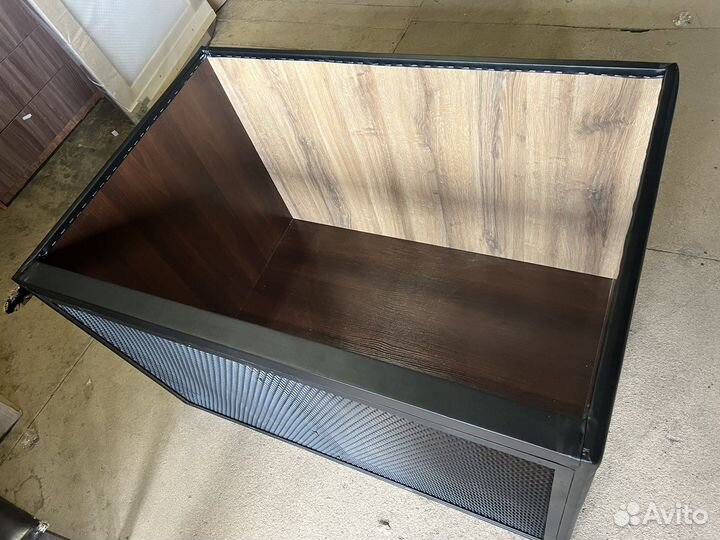 Тумба в ночной клуб