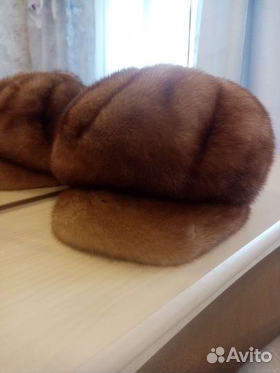 Женские меховые шапки