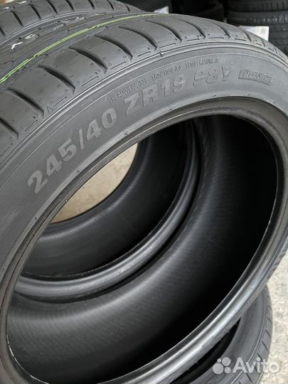 Kumho Ecsta PS71 245/40 R19 и 275/35 R19 100Y