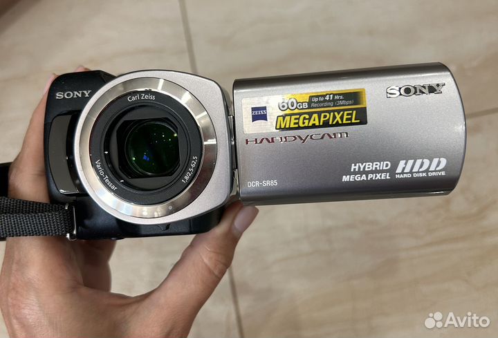 Видеокамера Sony Handycam DCR-SR85E