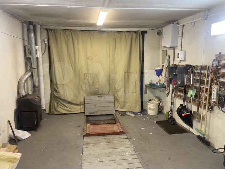 Гараж, > 30 м²