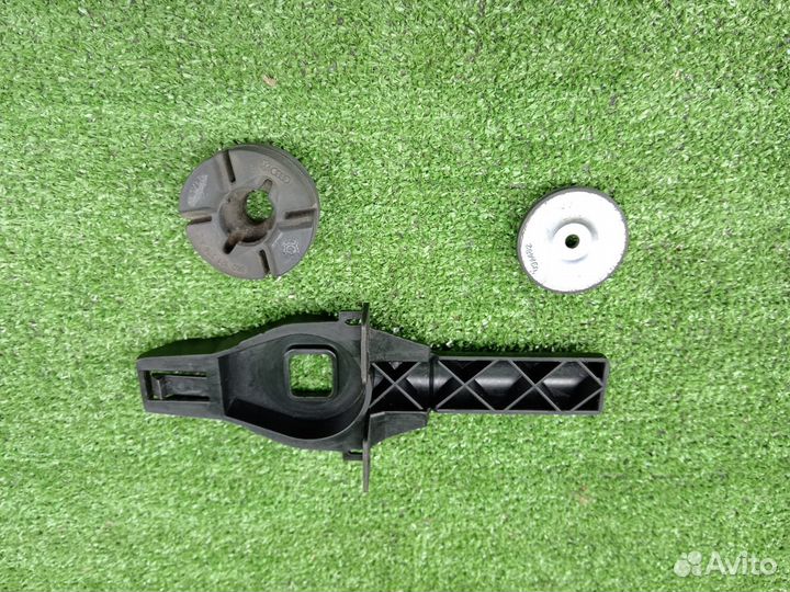 Крепление радиатора нижнее VAG Audi A5 8T A4 B8