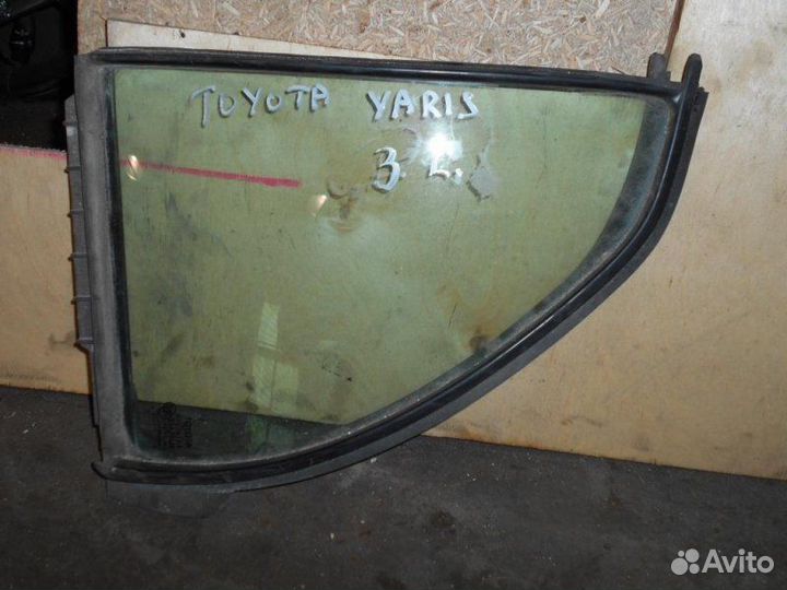Стекло двери задней левой (форточка) Toyota Yaris