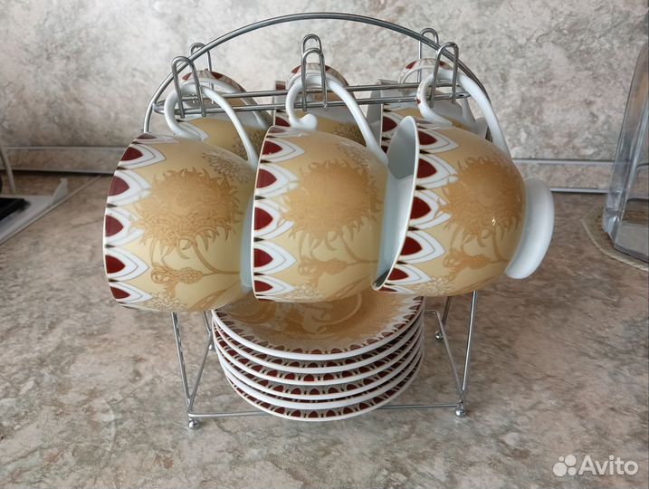 Набор из шести чашек с блюдцами