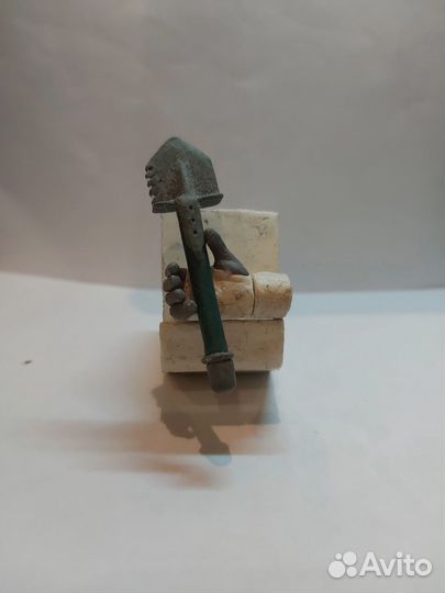 Скульптура из пластилина Сапёрная штык-лопатка