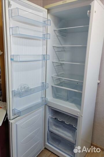 Холодильник бу sinbo