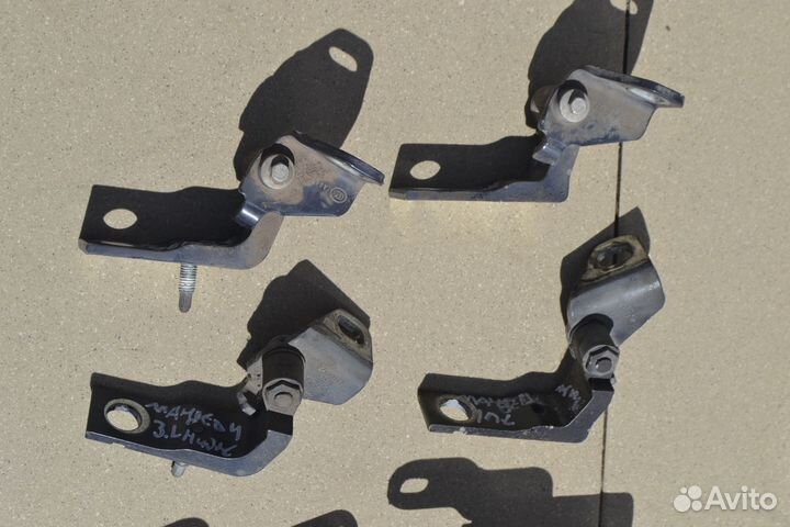 Петля двери передняя левая верхняя Ford Mondeo 4