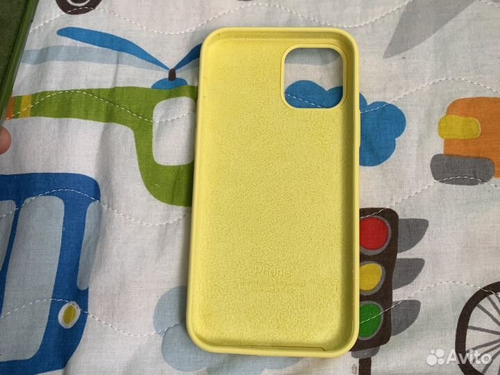 Чехол на 12-й iPhone зелёный жёлтый цвет