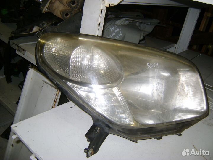 Фара передняя правая Toyota Rav 4 Тойота Рав 4